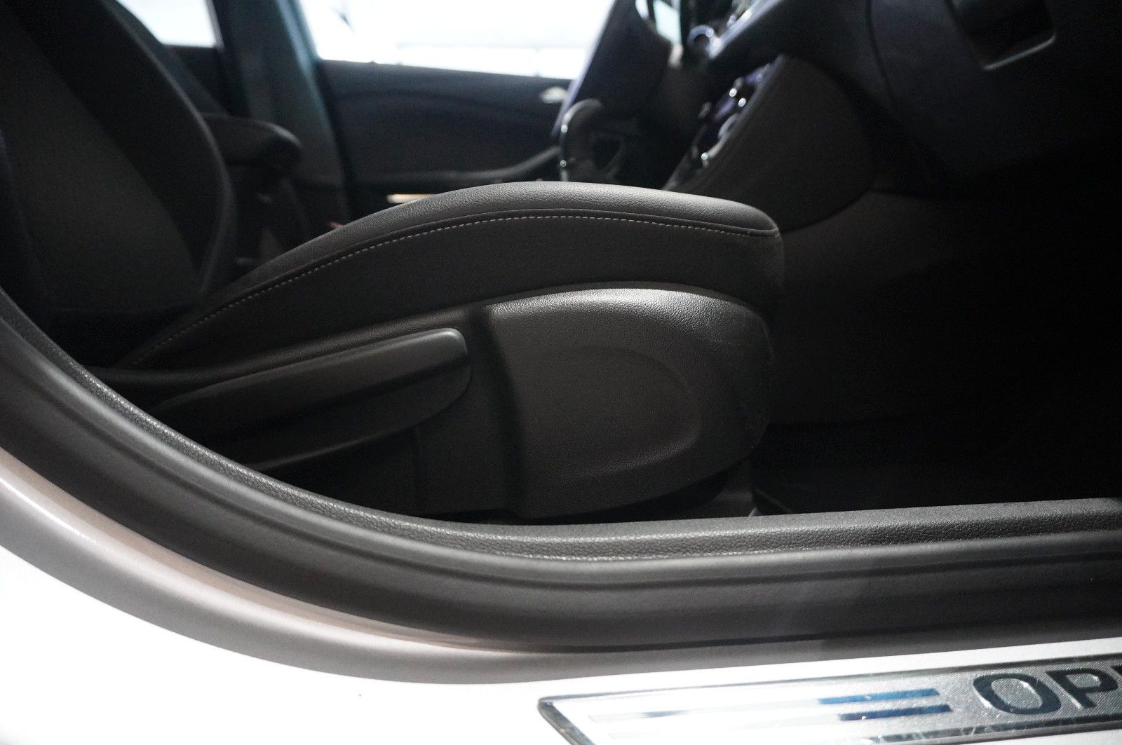 Fahrzeugabbildung Opel Astra K Lim. 1.4T INNOV. NAVI/LED/KAMERA/TEMP.