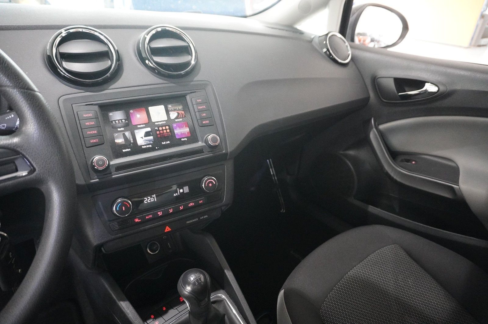Fahrzeugabbildung SEAT Ibiza 1.4 TDI STYLE 5-TÜR NAVI/TEMP./PDC/NEBEL