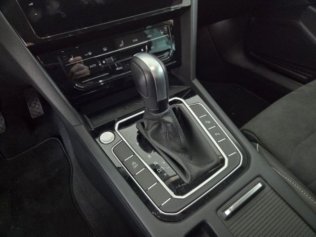 Passat Variant Elegance 2.0 TDI MATRIX STH AHK N
