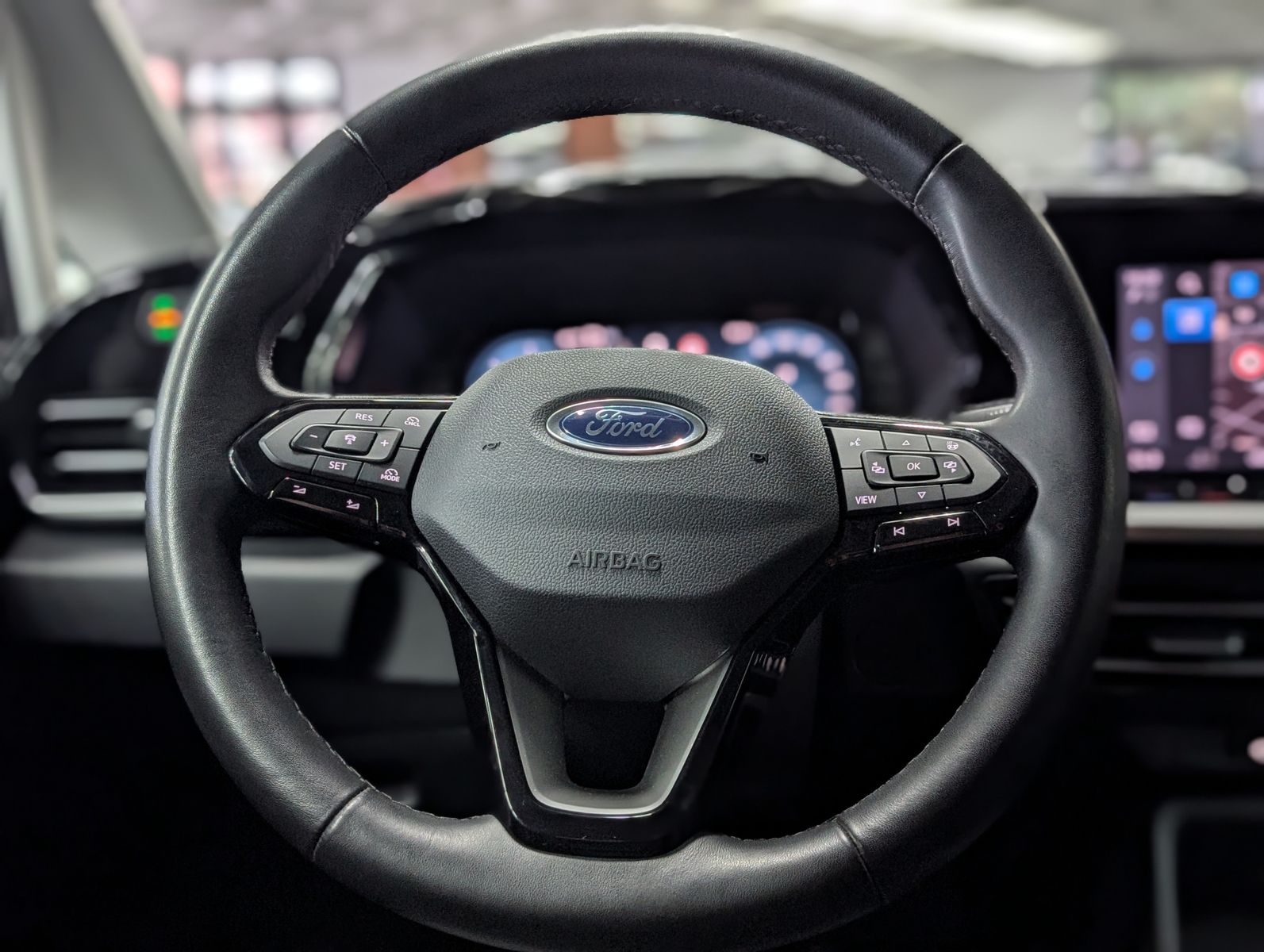 Fahrzeugabbildung Ford Grand Tourneo L2 Titanium 7-Sitze Bi-LED CAM AHK