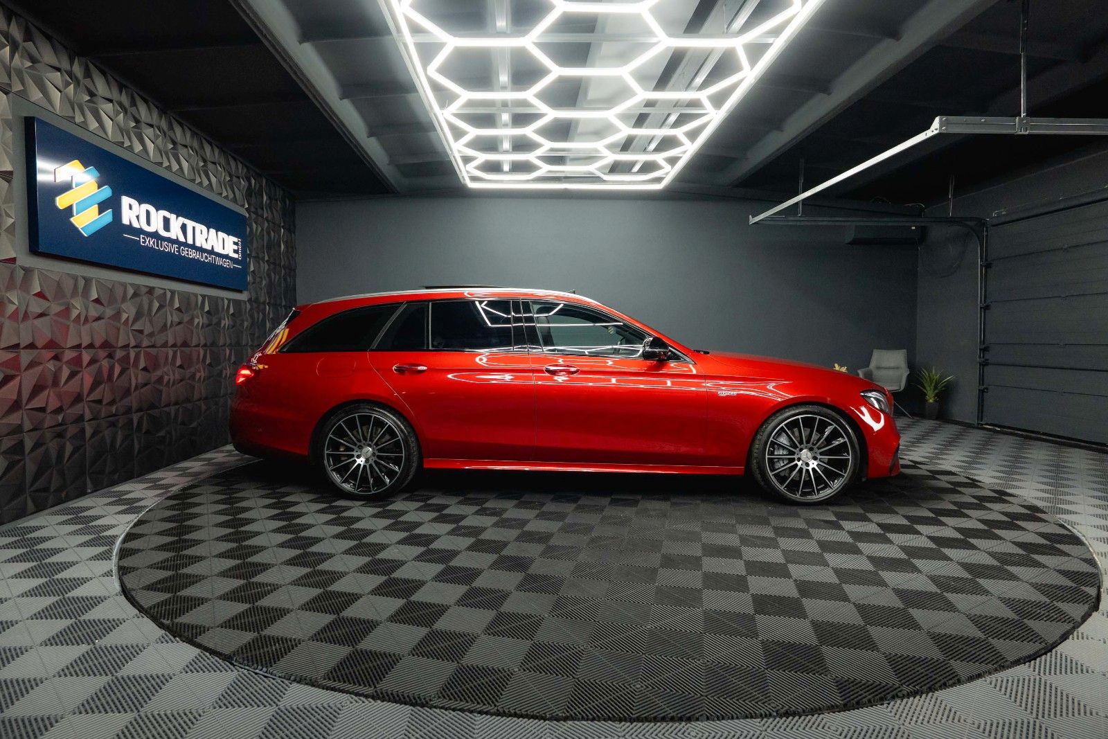 Fahrzeugabbildung Mercedes-Benz E 43 AMG 4Matic Night-Paket *Airmatic*ACC*Pano*