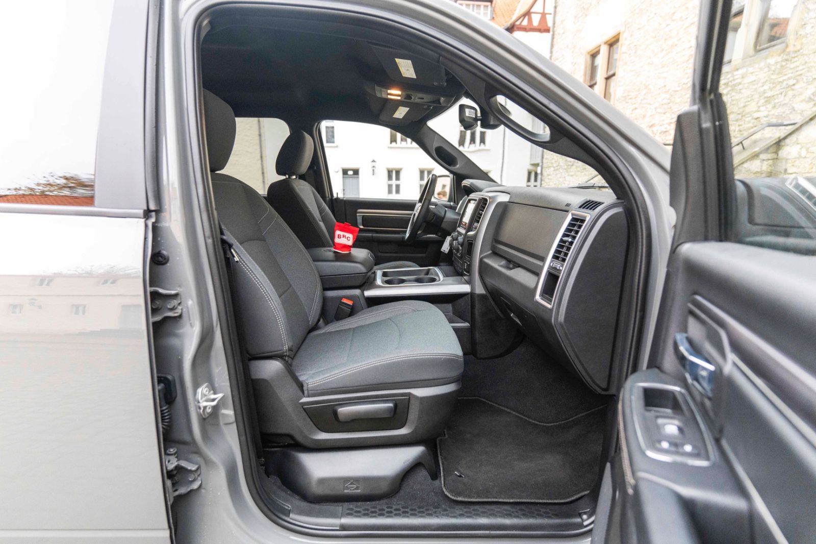 Fahrzeugabbildung Dodge RAM 1500 Classic 5,7L LPG AHK LED NAV KAM ALPINE