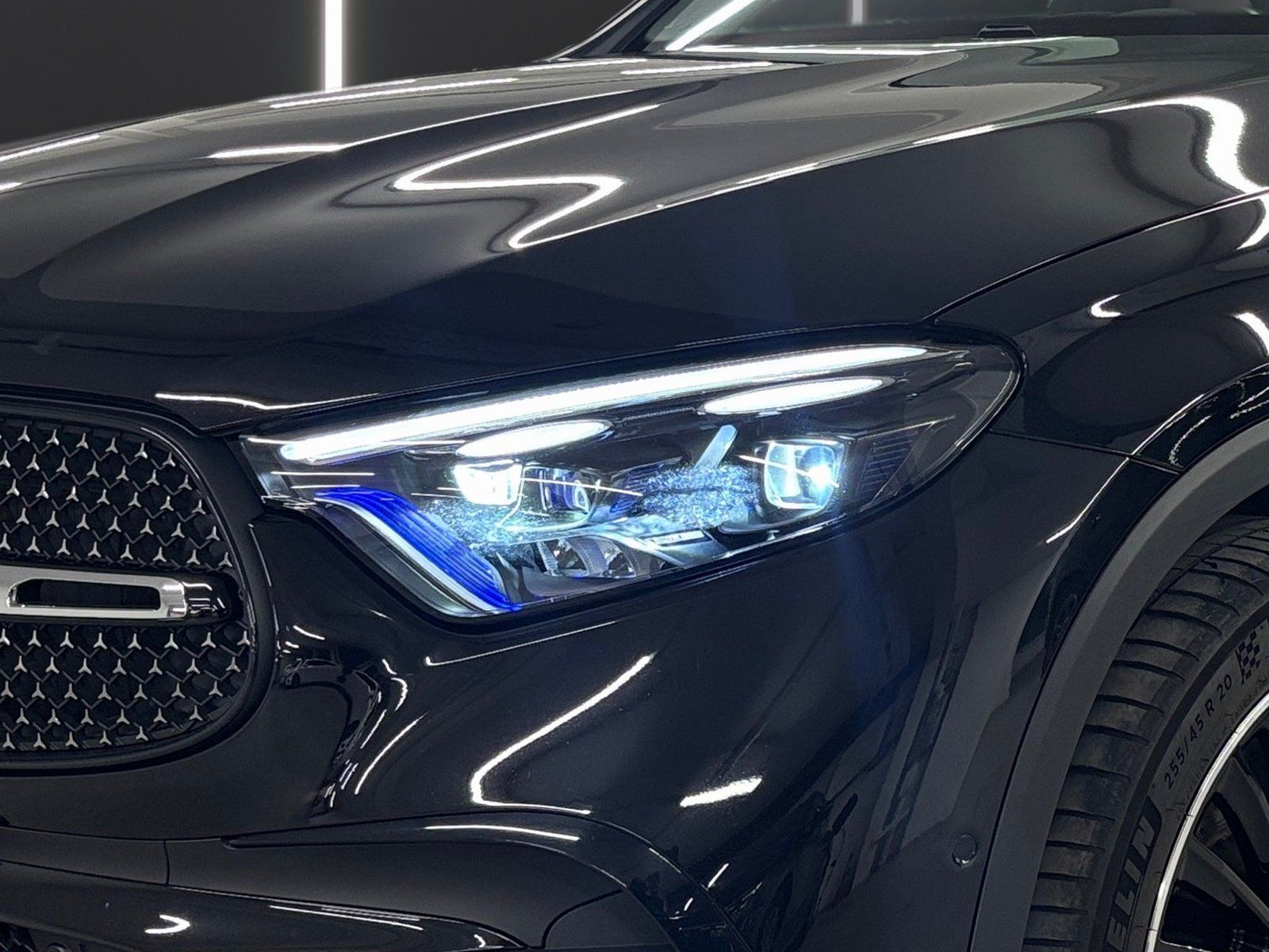 Fahrzeugabbildung Mercedes-Benz GLC 300 d 4M AMG*Airmatic*AHK*HUD*Pano*20"*Distr