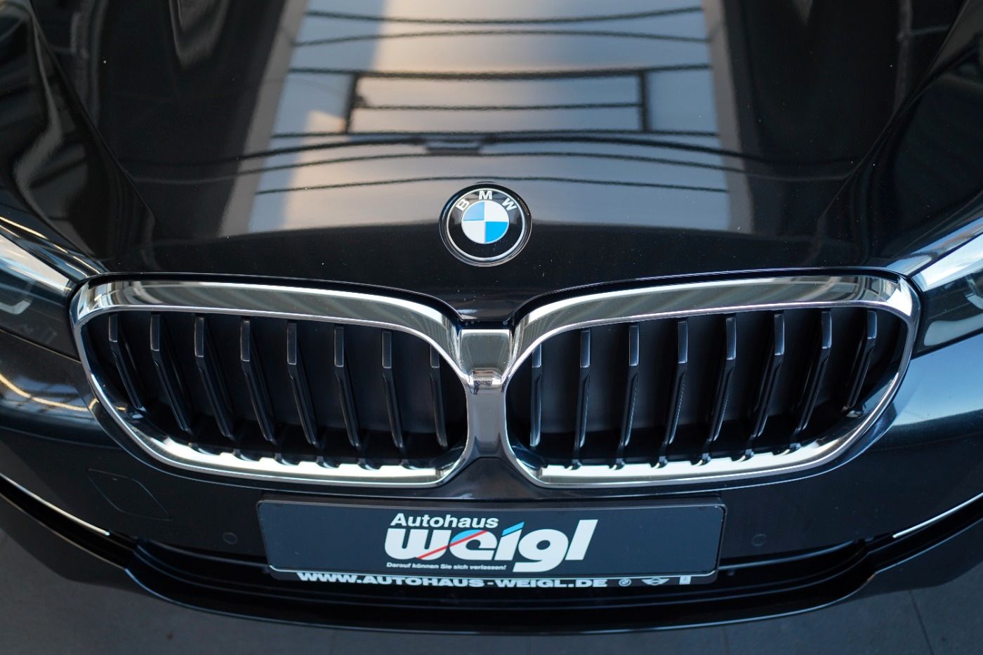 Fahrzeugabbildung BMW 520d xDrive +Head Up+AHK+Sportsitze+Alarmanlage+