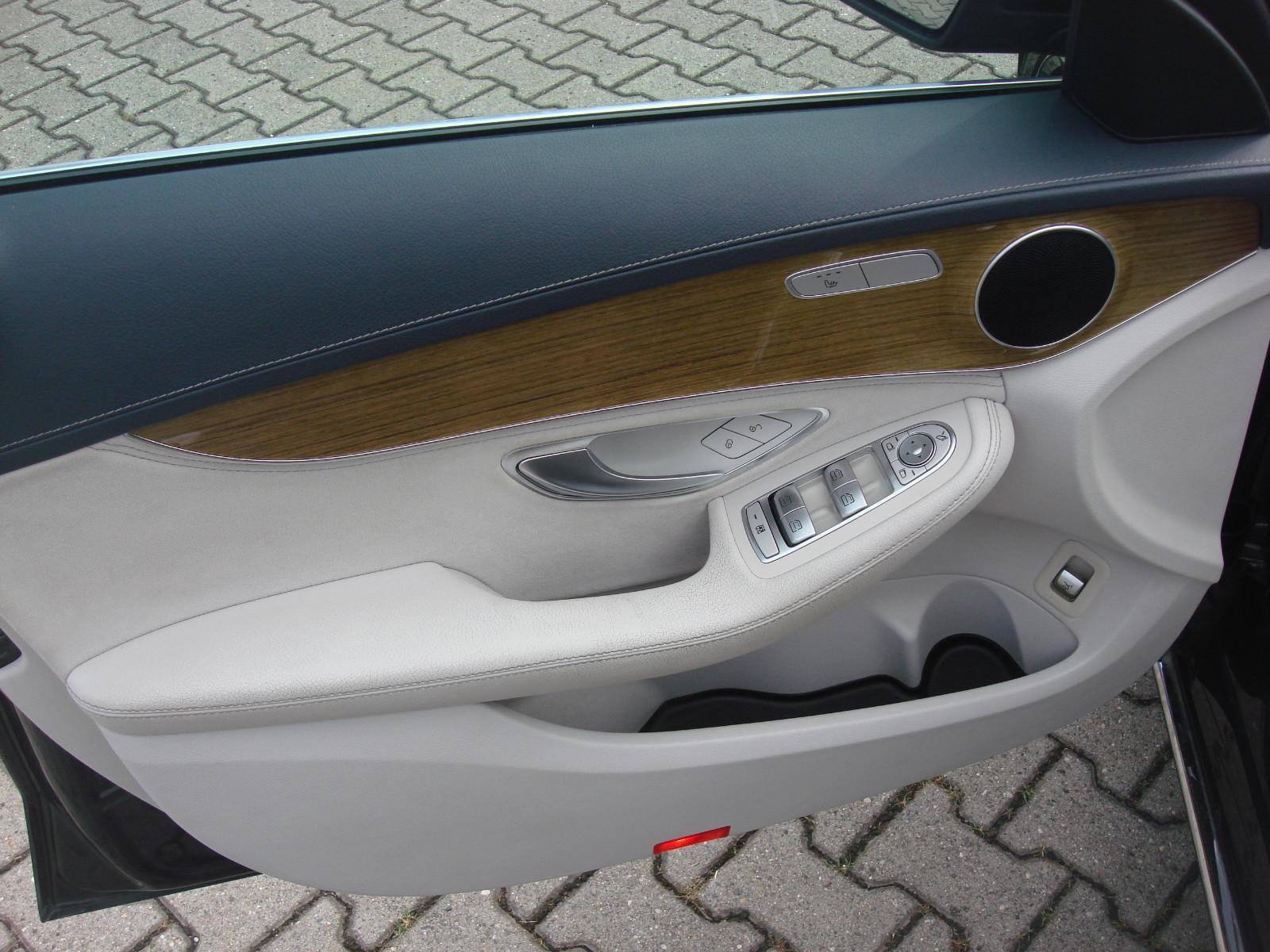 Mercedes-Benz C 180 CGI Lim. Exclusive*Comand*LED*PDC*SHZ*TÜV*