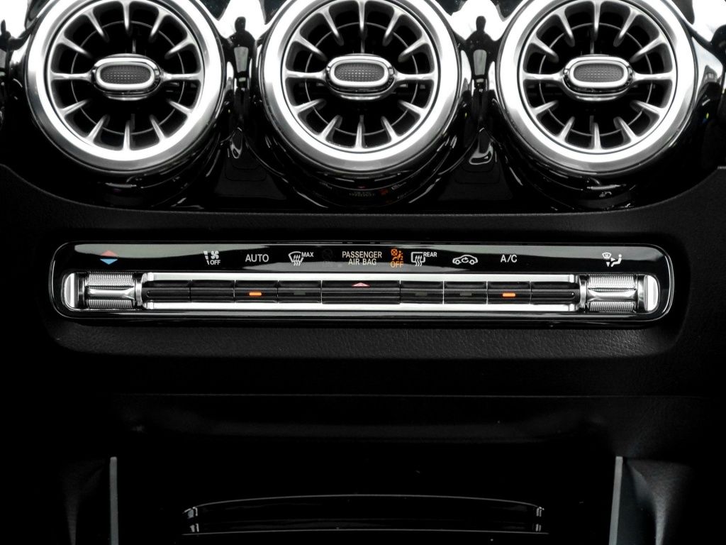 Mercedes-Benz GLA 200 AMG-Sport Pano AHK MLB Night Distr Ambi foto 10