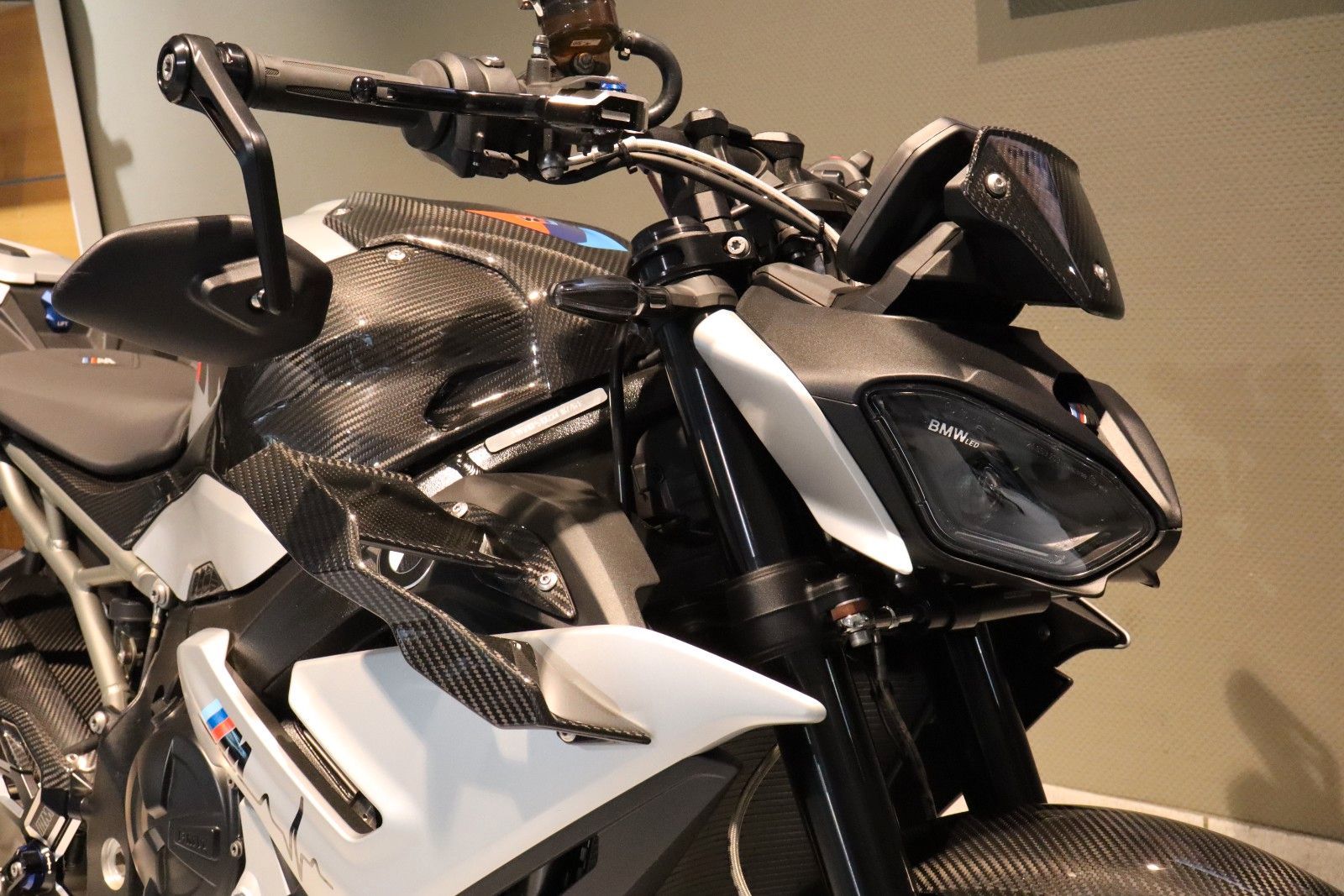Fahrzeugabbildung BMW M1000R Competition