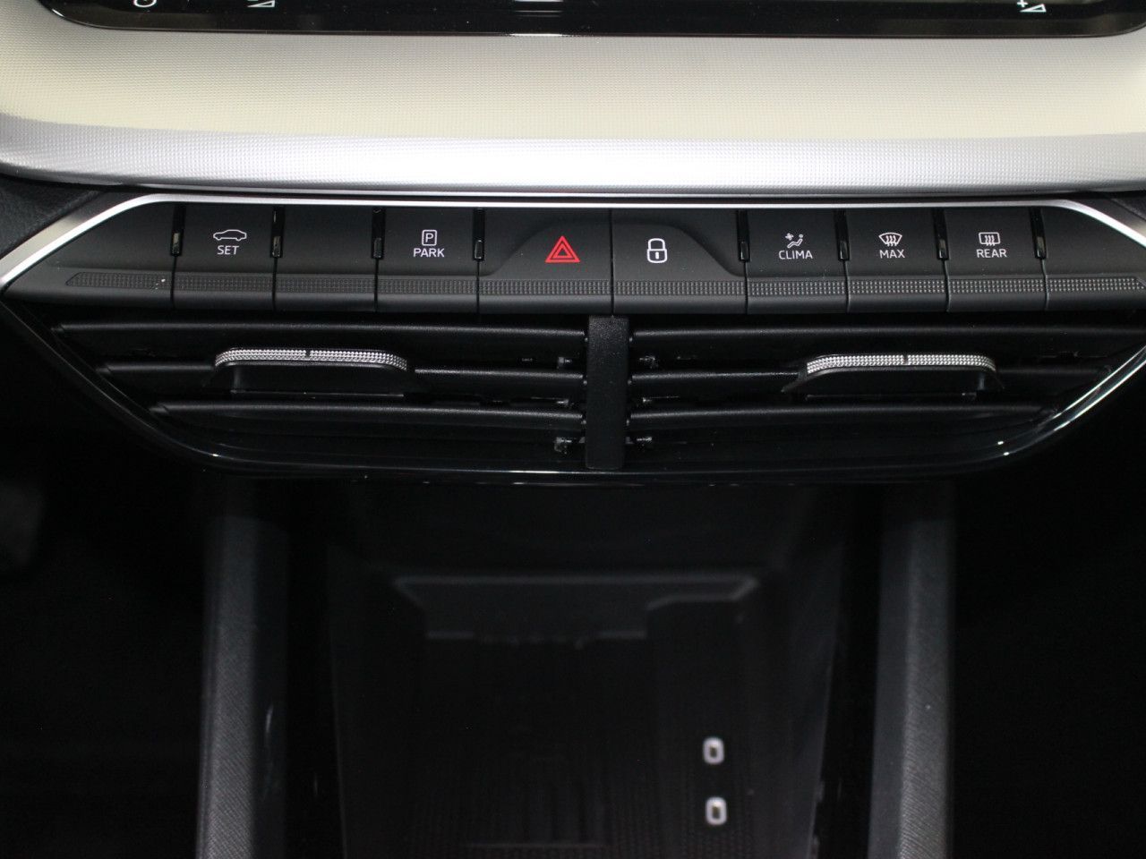 Fahrzeugabbildung SKODA Octavia 1.5 TSI mHEV Selection AHK/ACC/RFK/APP