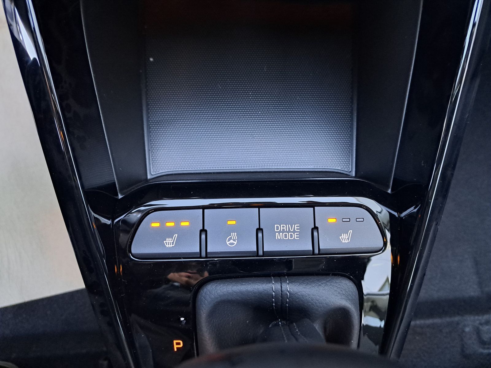 Fahrzeugabbildung Kia Stonic 1.0 T-GDI AUTOMATIK LED NAVI WINTERPAKET