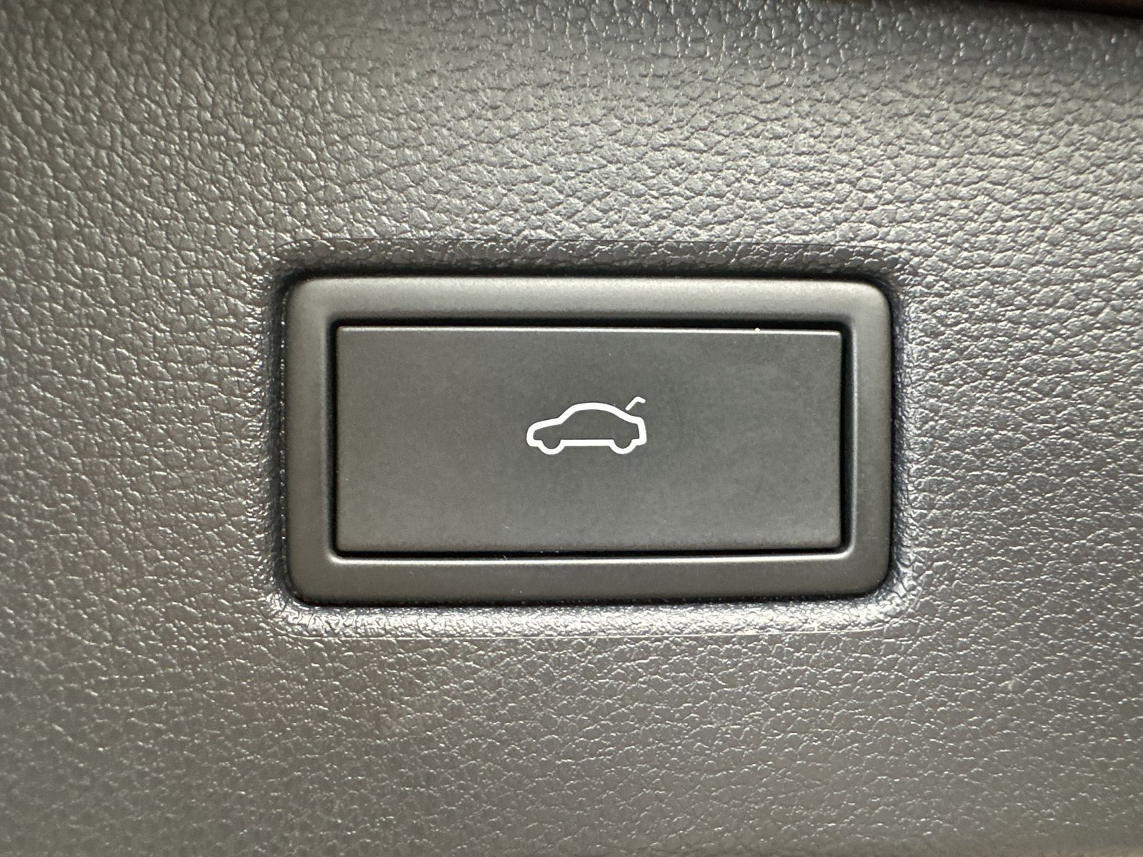 Fahrzeugabbildung Volkswagen Tiguan 2.0 TDI DSG United NAV+LED+ACC+KAM+VCOCK