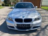 BMW 320i Limousine*M-SPORTPAKET!*1.Hand*TOP* - BMW 320 Limousine 320i m sportpaket mit Benzin-Antrieb