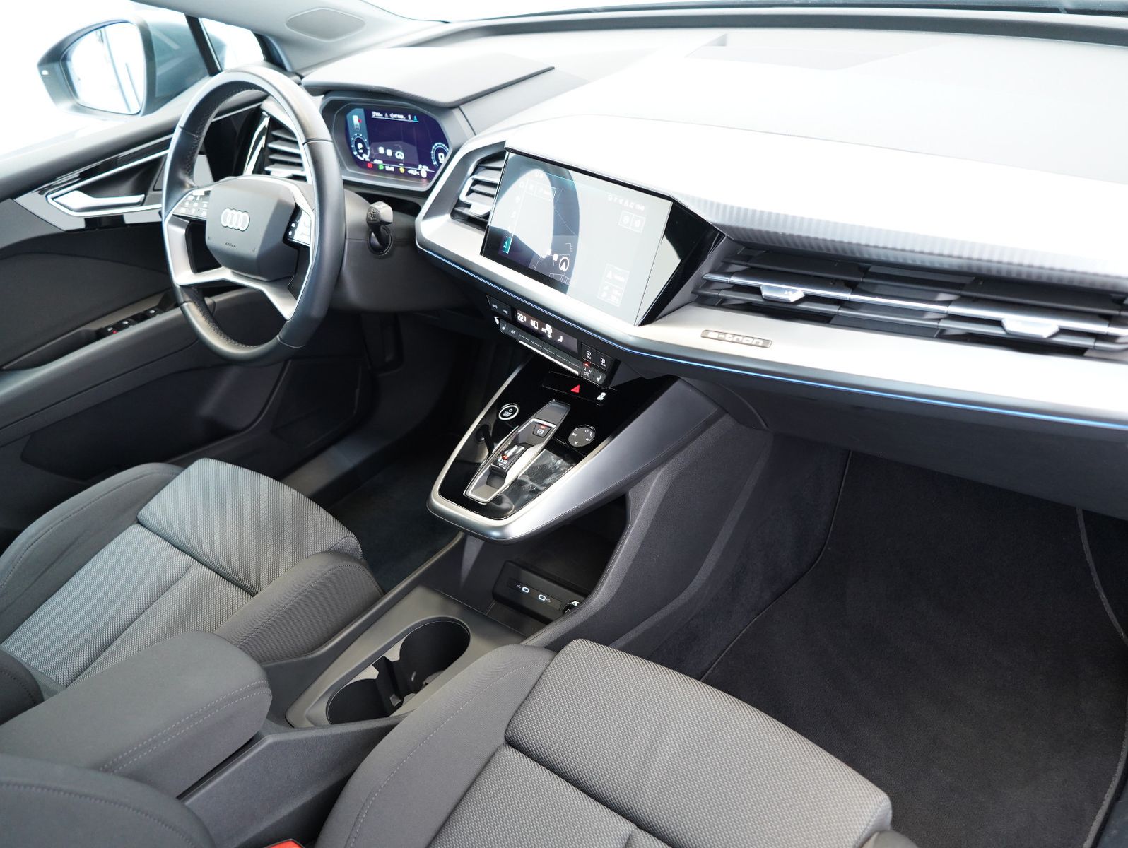 Fahrzeugabbildung Audi Q4 e-tron 50 quattro NAVI/MATRIX/LM20"
