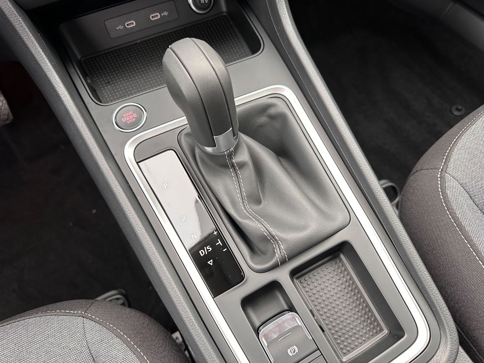 Fahrzeugabbildung SEAT Ateca 1.5 TSI Style DSG AHK/Navi/ACC/LED/SHZ/APP