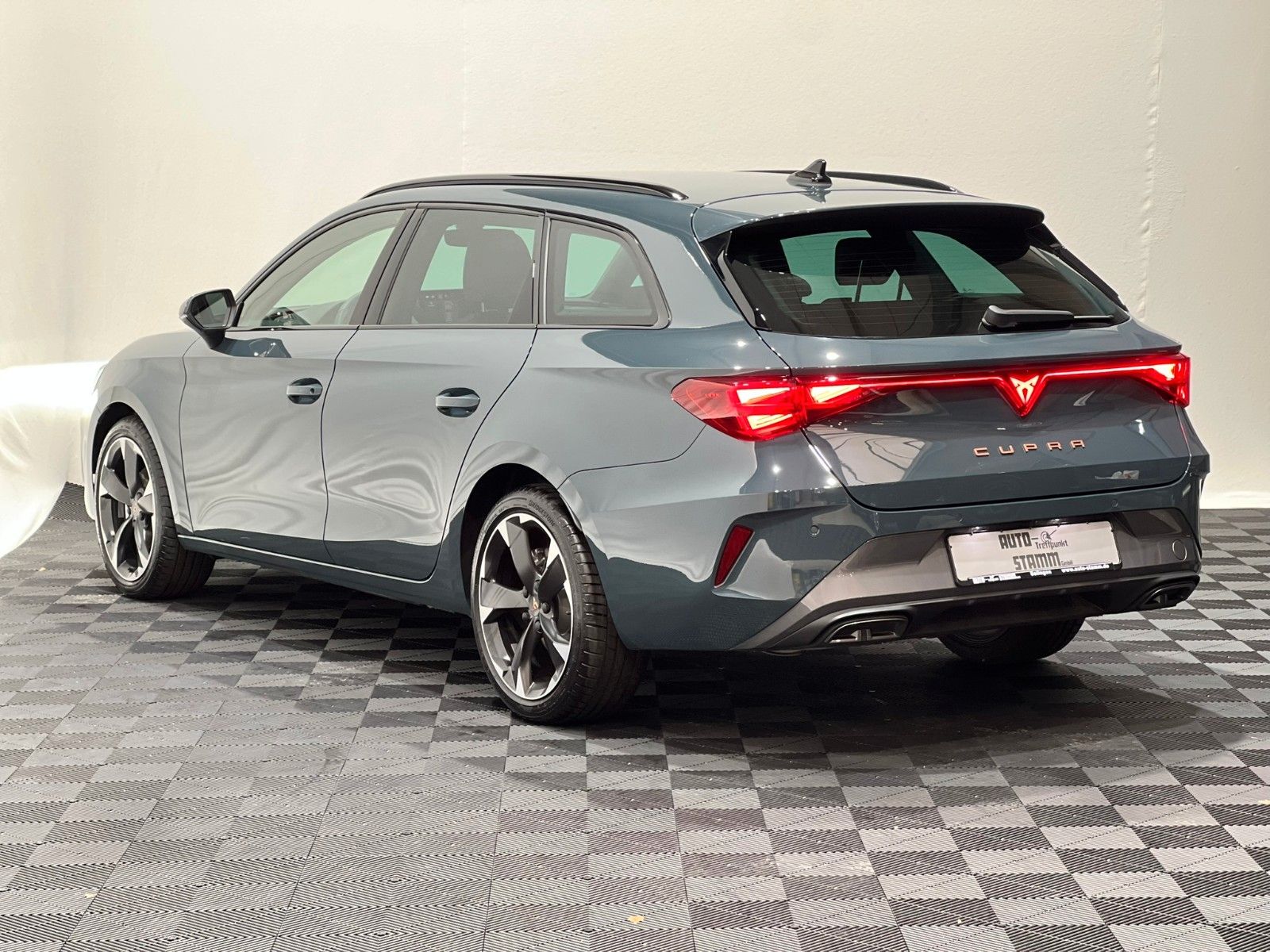 Fahrzeugabbildung CUPRA Leon Sportstourer 1.5 TSI - ACC - Keyless - RFK