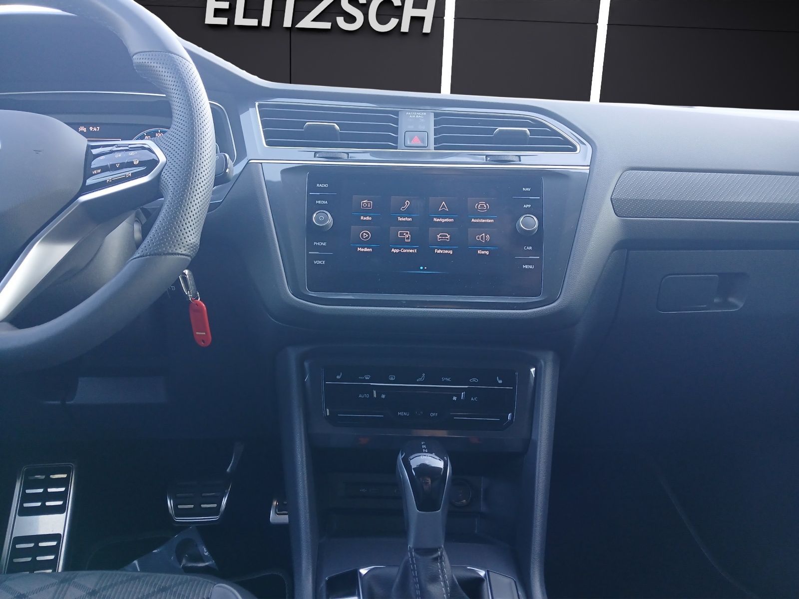 Fahrzeugabbildung Volkswagen Tiguan Allspace TSI R-Line DSG 4M Matrix Navi AI