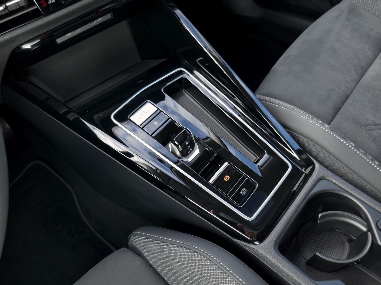 Fahrzeugabbildung Volkswagen Golf VIII Style 1.5 eTSI DSG | LED RFK ACC Navi