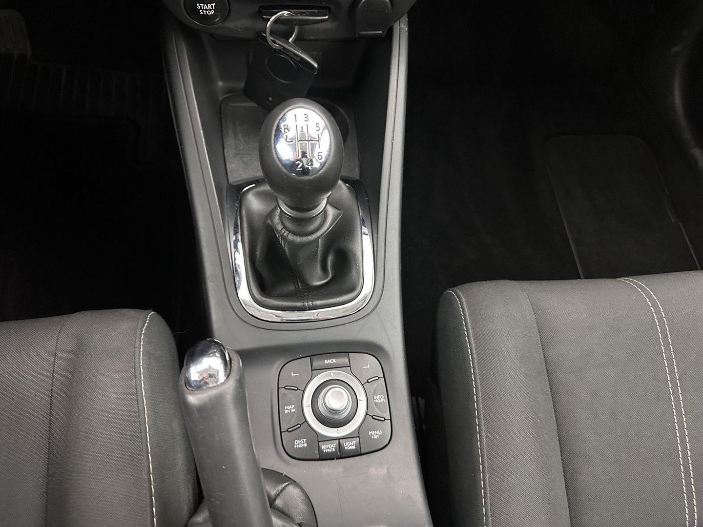 Renault Megane 2013 — photo 15