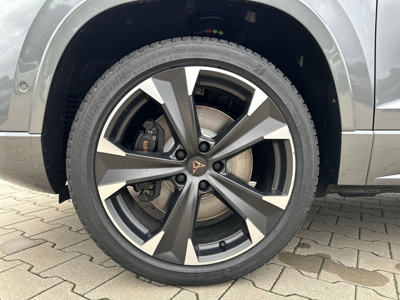 Fahrzeugabbildung CUPRA Ateca VZ 2.0 TSI 300 PS 7-Gang-DSG 4Drive - mit KI generiert/bearbeitet