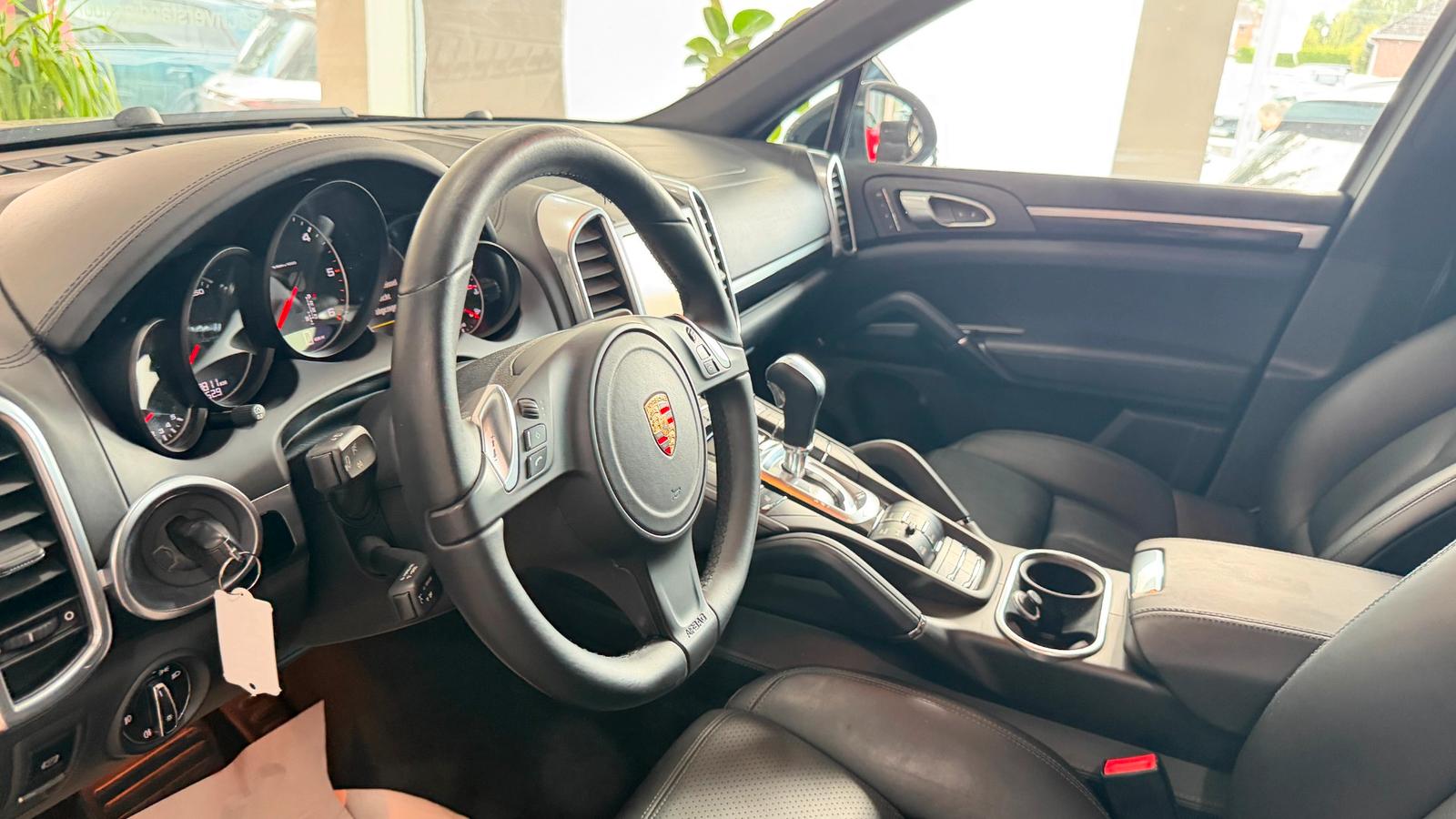 PORSCHE CAYENNE PLATINIUM EDITION 3.0 V6 245ch 4X4 BVA Toit ouvrant Sièges chauffants cuir Historique présent - 1ERE MAIN
