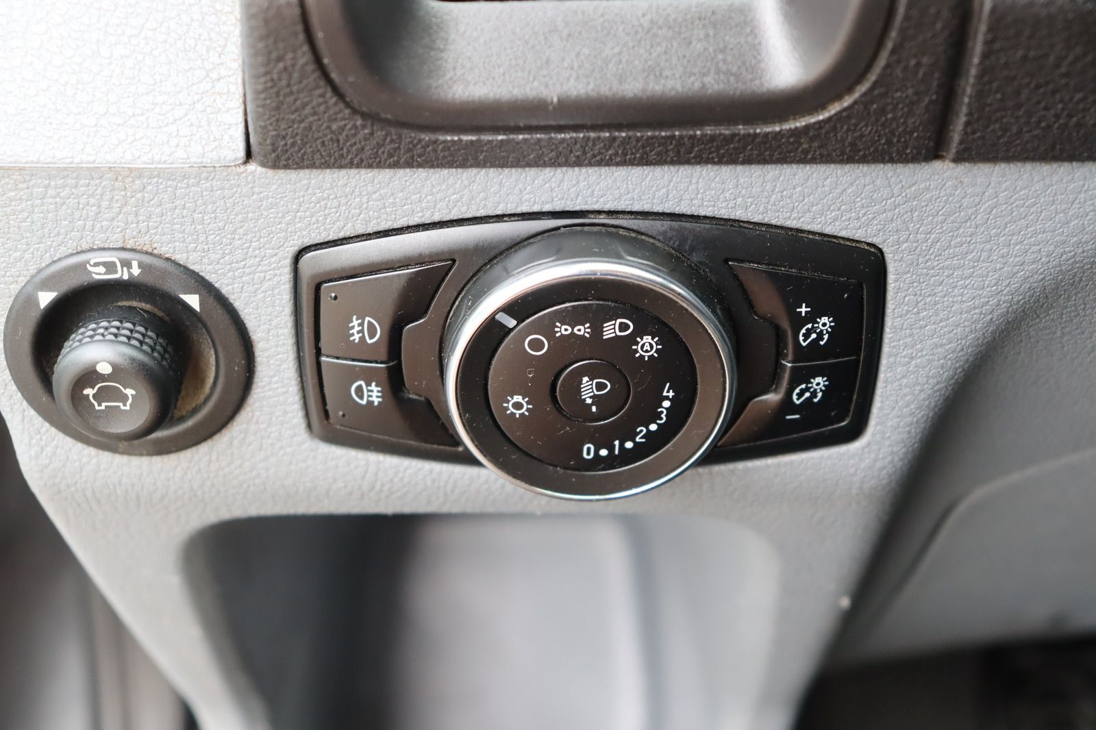 Fahrzeugabbildung Ford Transit 9-Sitzer * Rückfahrk. * Anhängerk.
