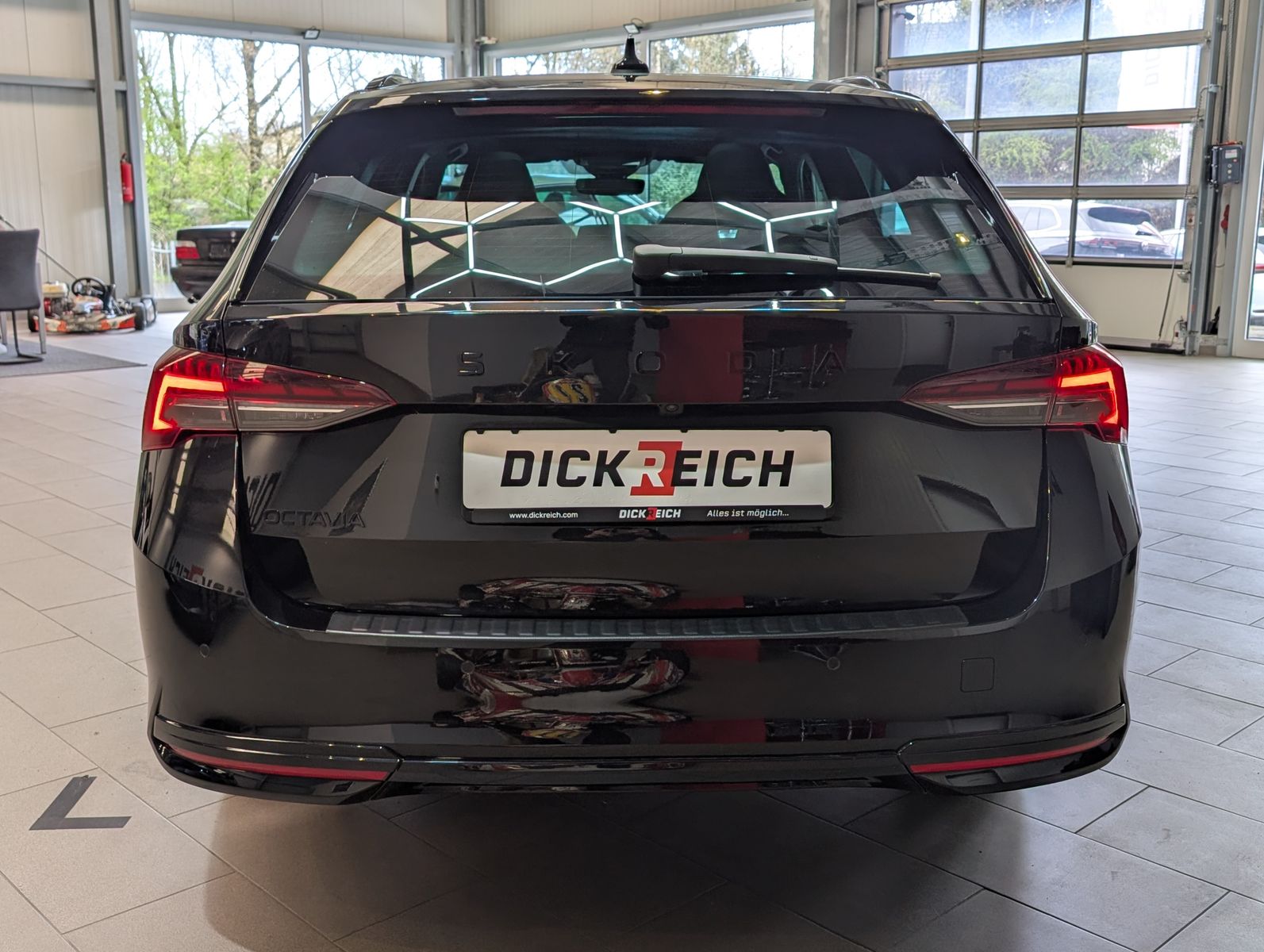 Fahrzeugabbildung SKODA Octavia 1.5 TSI Sportline Pano Matrix AHK 5J.Gar