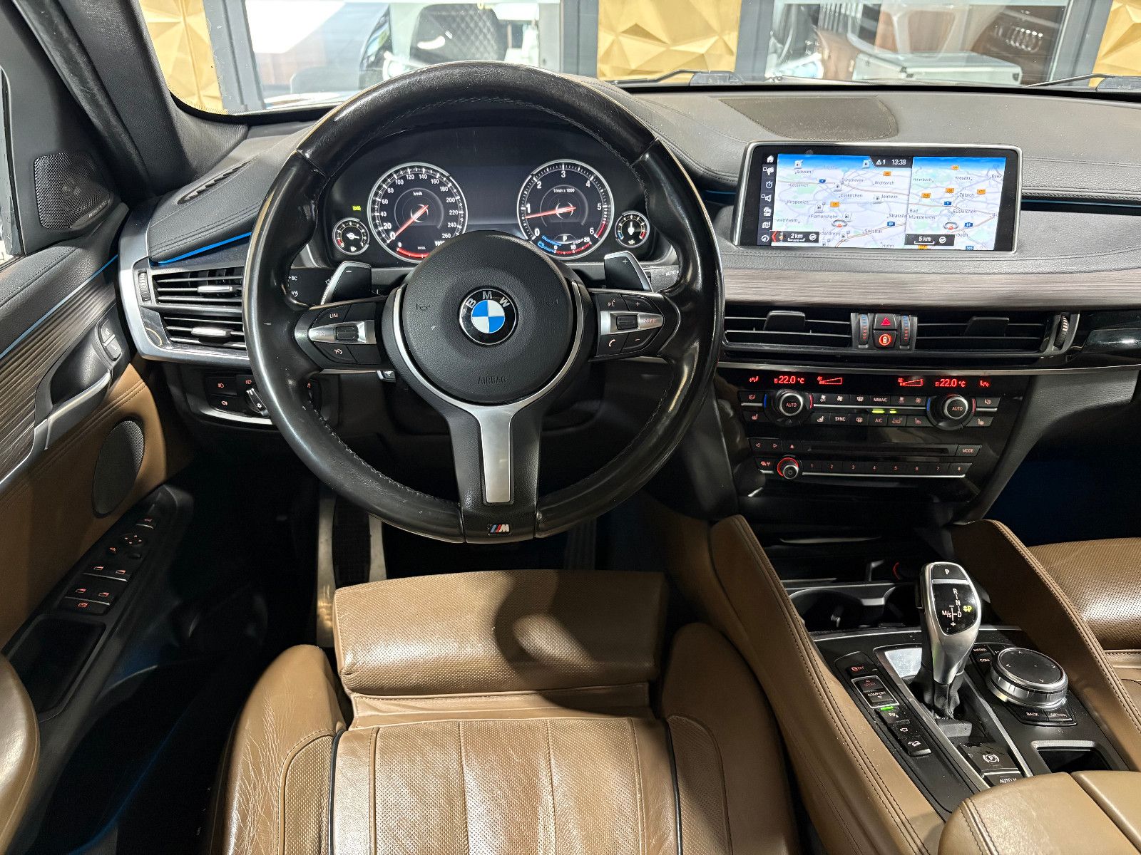 Fahrzeugabbildung BMW X6 xDrive 30 d/360°/PANO/HEAD-UP/NAVI/MEMORY/SHZ