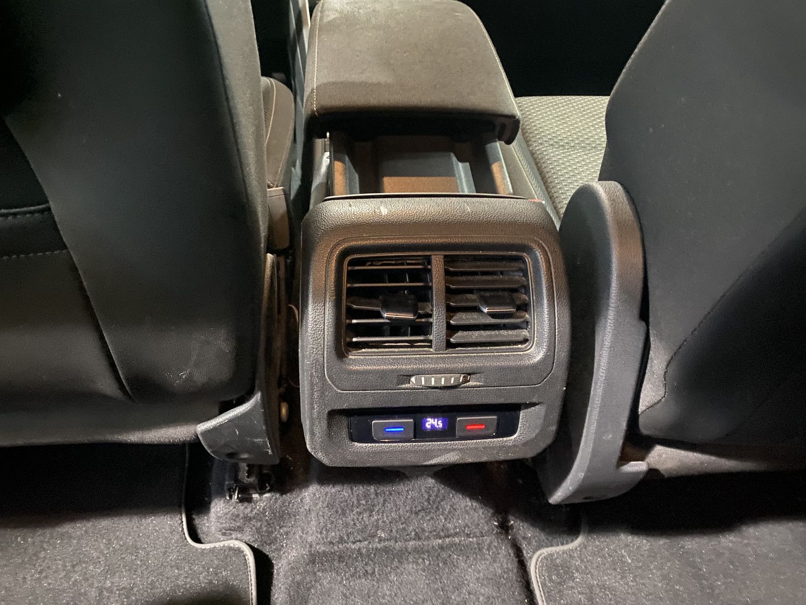 Fahrzeugabbildung Volkswagen Touran 1.6 Tdi Comfortline/7-Sitzer/AHK/SH/