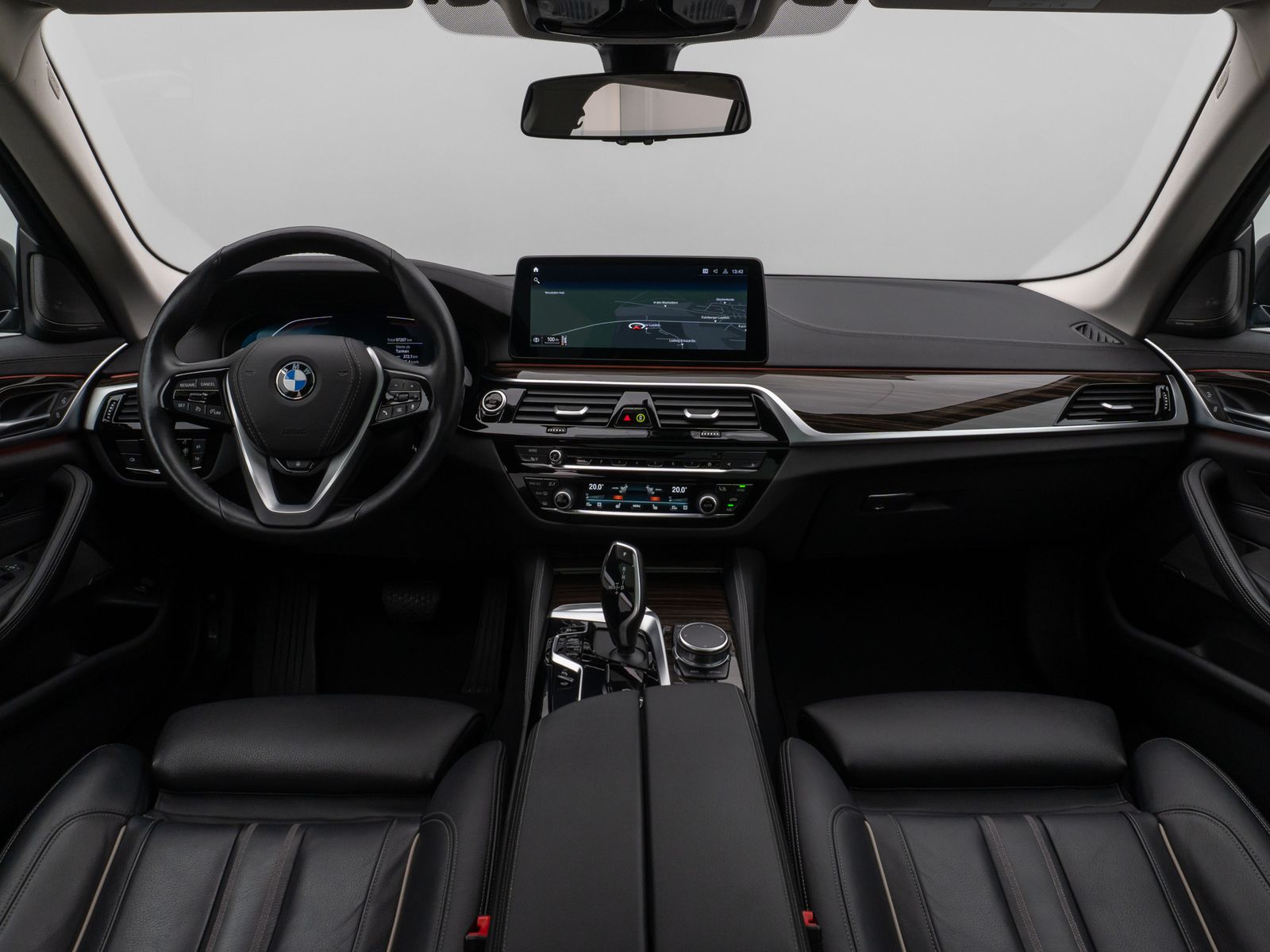 Fahrzeugabbildung BMW 530d xD  LuxuryLine Pano 360°HUD DAB H/K Massage