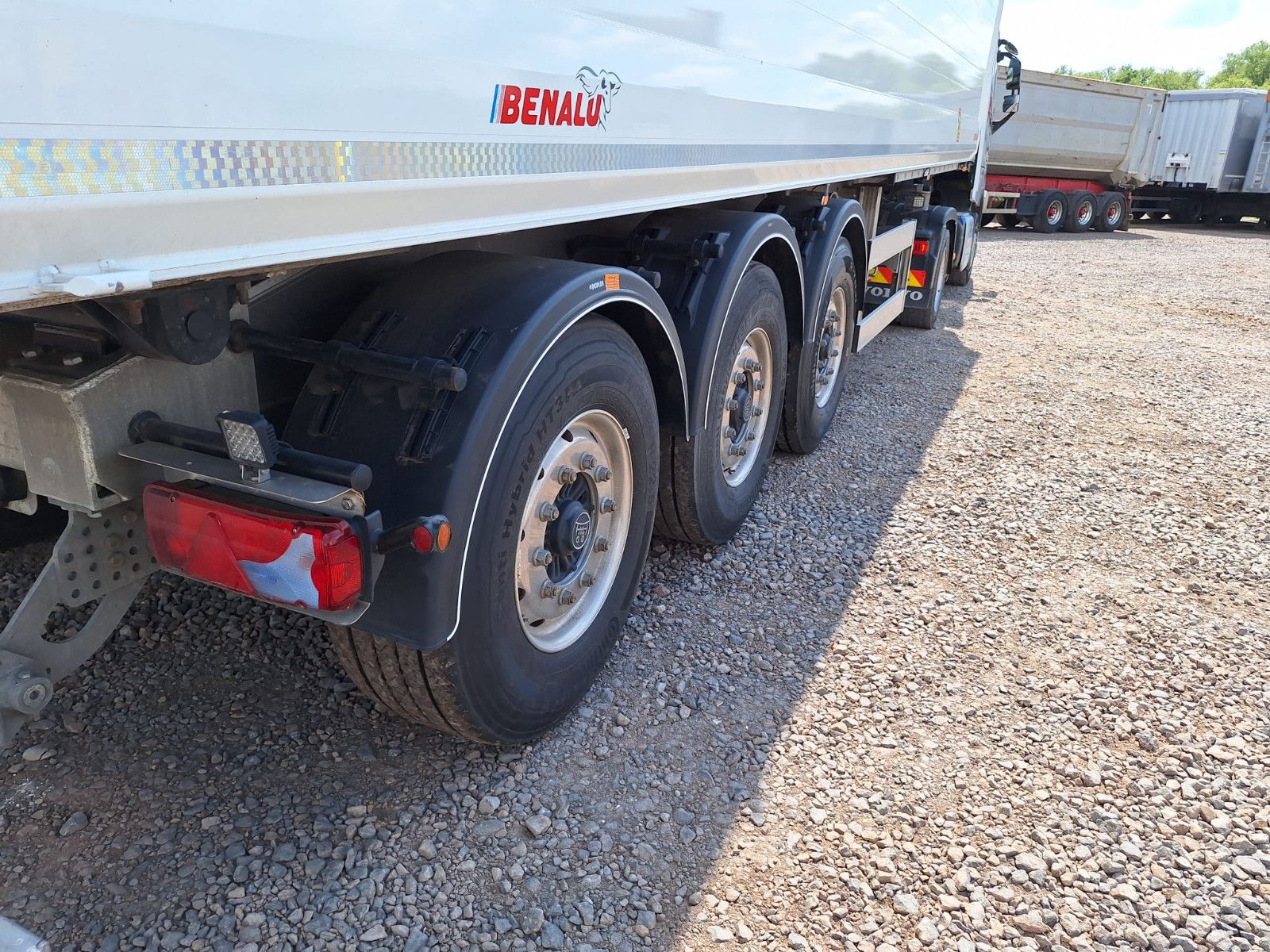Fahrzeugabbildung Benalu Bulkliner S 95  50m³ Kombiklappe