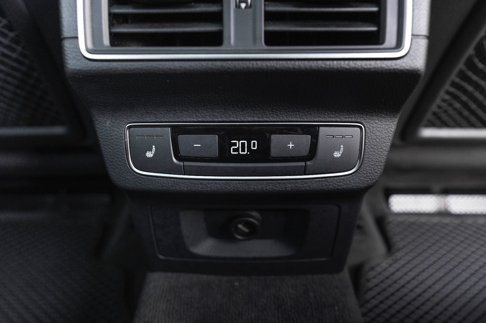 Fahrzeugabbildung Audi Q5 2.0 TFSI QUATTRO S-LINE 360° B&O TOTW SHZ PDC