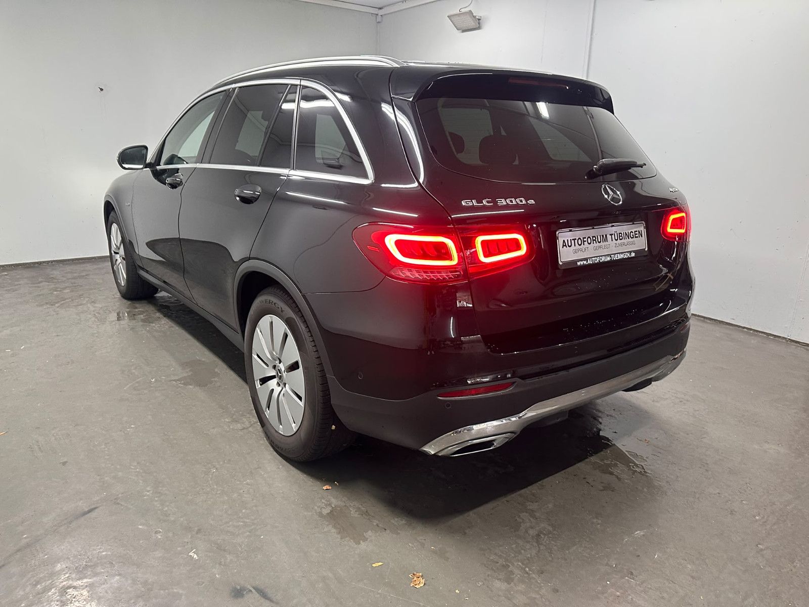 Fahrzeugabbildung Mercedes-Benz GLC 300 e 4MATIC Autom.*AHK*PANORAMA*DISTRO