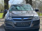 Opel Astra H Caravan Edition 1.6*TÜV/AU*Klima*PDC*SHZ - Opel Astra aus 2010: 1.6