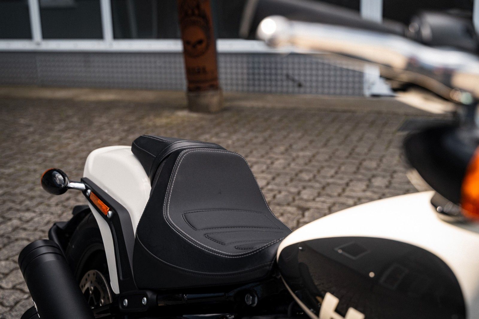 Fahrzeugabbildung Harley-Davidson FAT BOB 114 cui SOFTAIL - JEKILL & HYDE