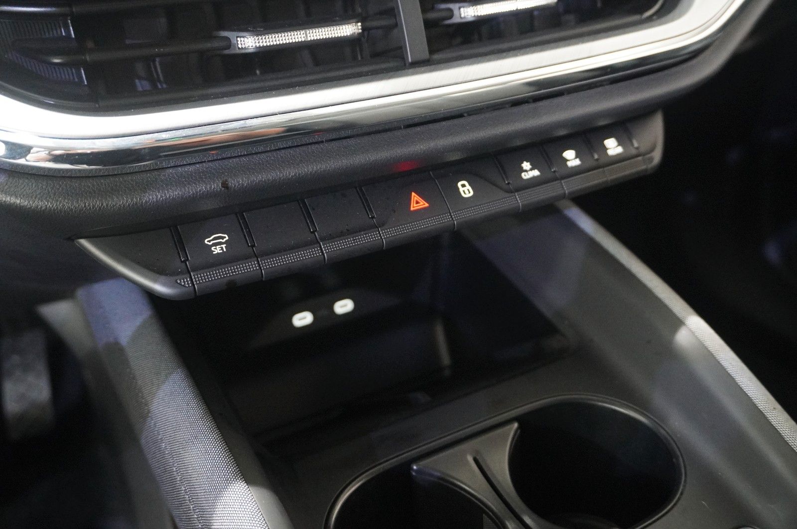 Fahrzeugabbildung SKODA Enyaq 50 IV LOFT NAVI/LED/SHZ/VIRTU./PDC/DAB+