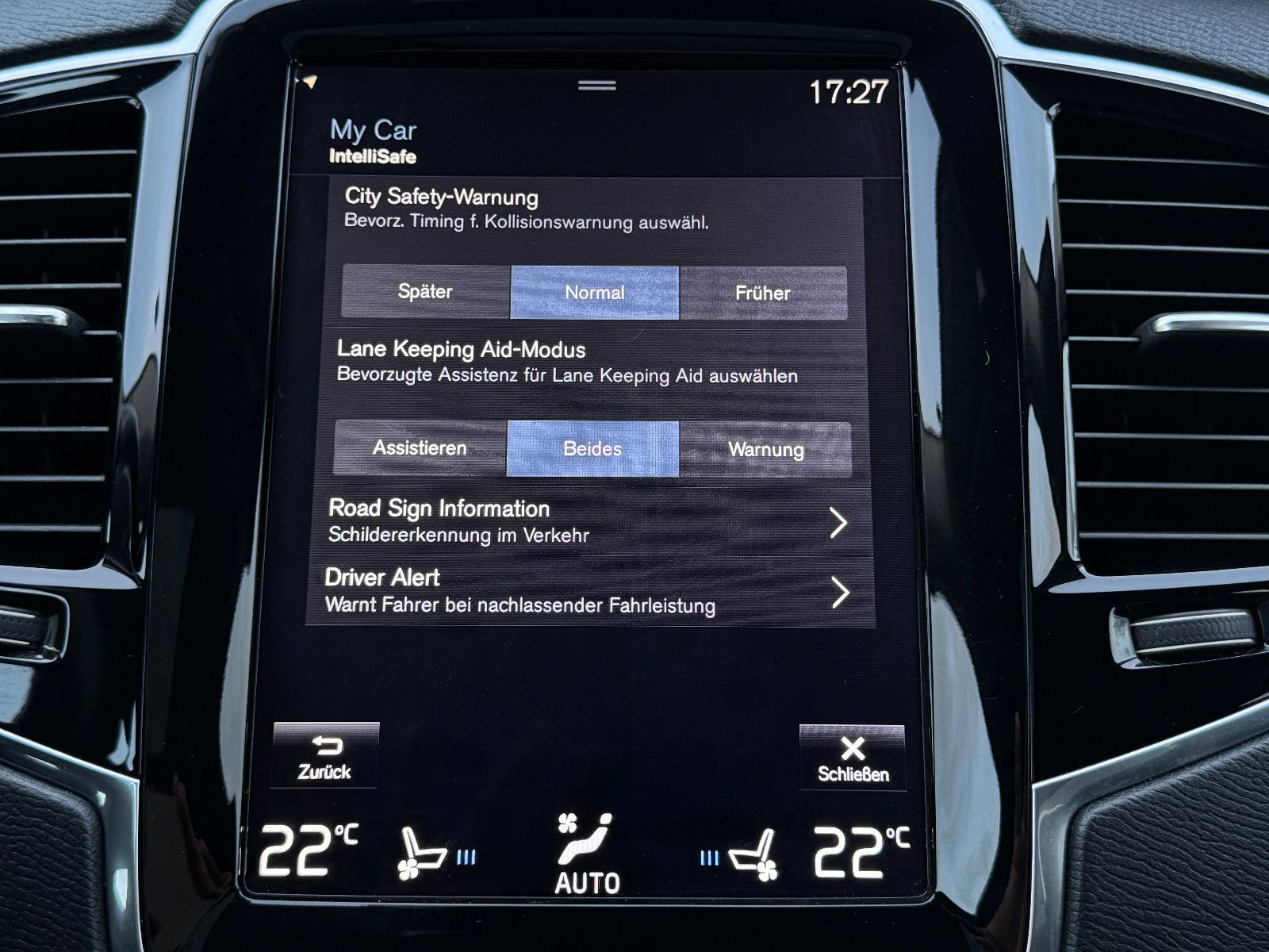 Fahrzeugabbildung Volvo XC90 INSCRIPTION AWD PANO HUD SITZKLIMA MEMORY