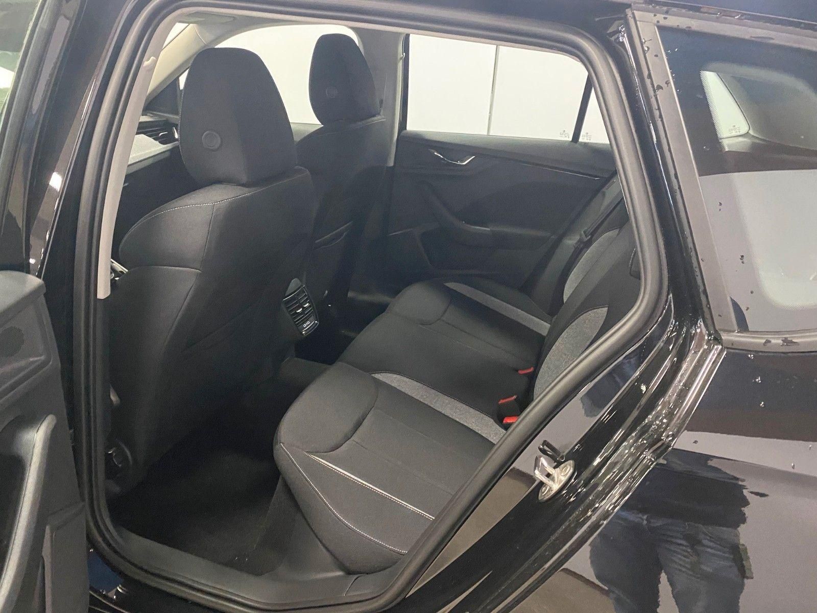 Fahrzeugabbildung SKODA Kamiq 1.5 TSI DSG Selection+SITZHEIZUNG+KAMERA++