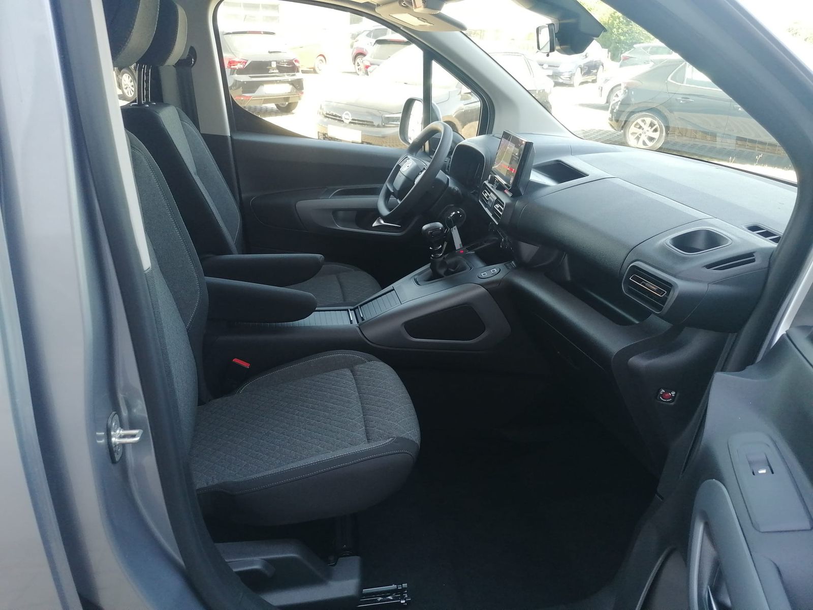 Fahrzeugabbildung Opel Combo 1.5 D PKW MATRIX-LED ALU KAMERA NAVI 10"