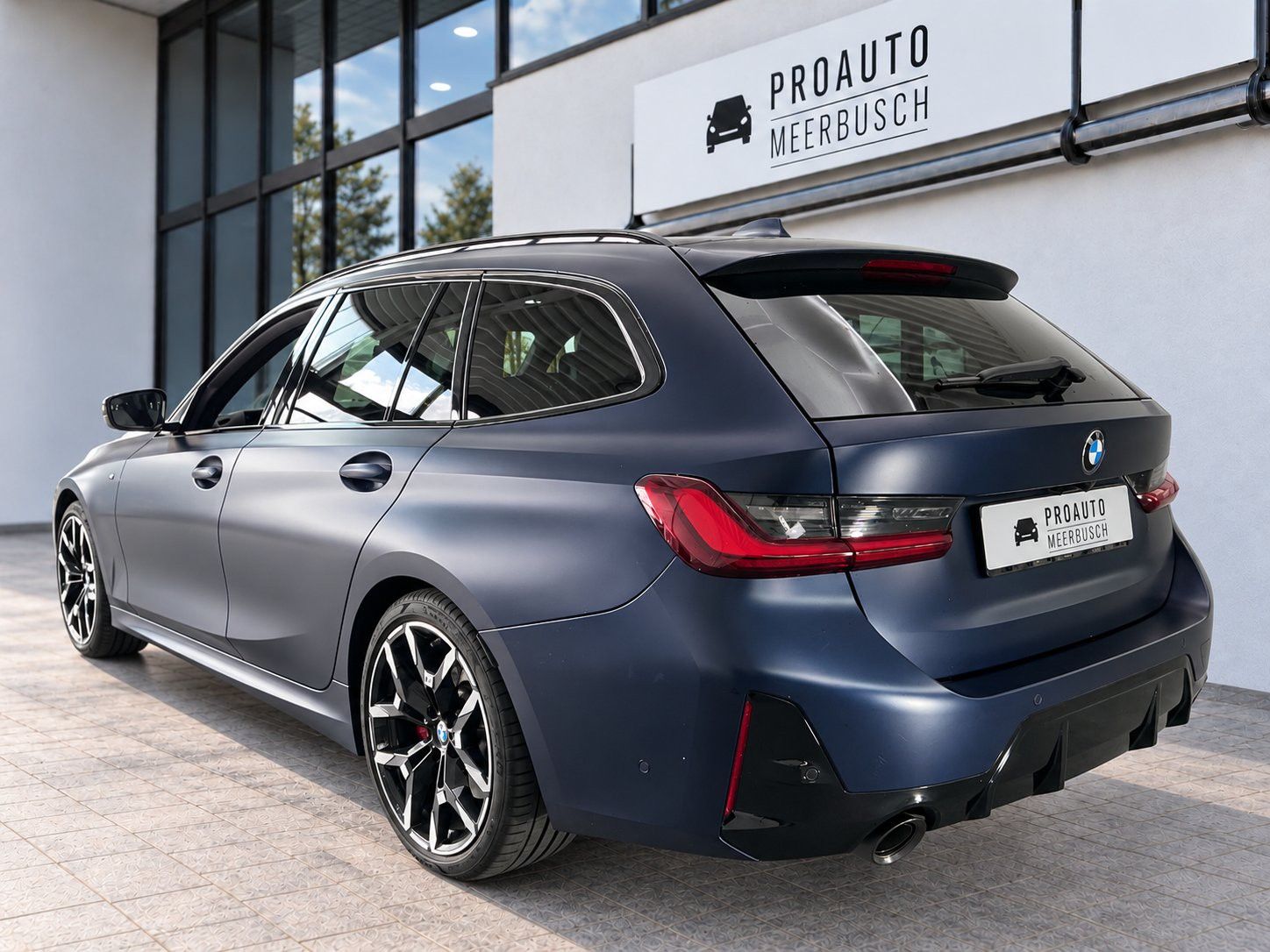BMW 320d xDrive M Sport PRO AHK/MMRY/PANO/HUD/360°/1 imagem 2