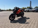 KTM 990 Duke | Tech Pack | Griffheizung | PowerParts - Motorräder in Halle