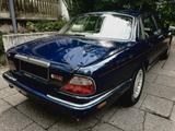 Jaguar Daimler Vanden Plas  langer Randstand 1. Hand  - blaue Jaguar Daimler
