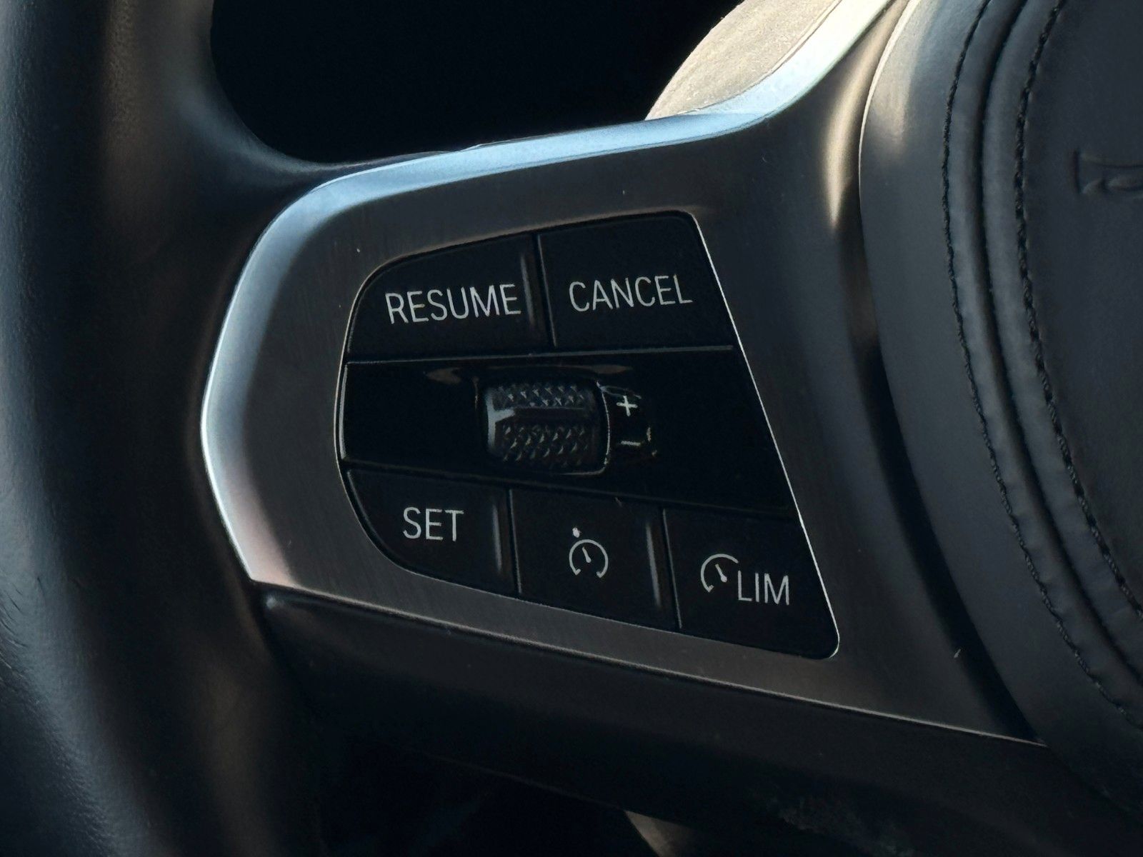 Fahrzeugabbildung BMW 118i F40 M Sport LED PDC Temp HiFi Navi LCProf.