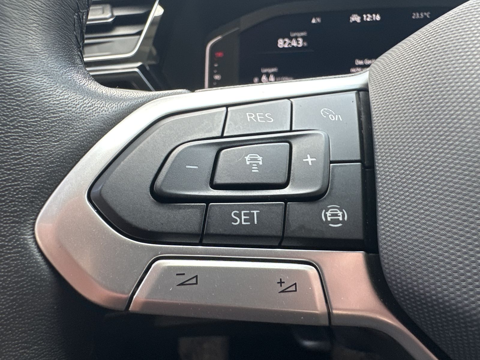 Fahrzeugabbildung Volkswagen Touran 2.0 TDI DSG Highline NAV+LED+ACC+KAM