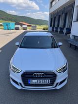 Audi A3 35 TFSI S tronic / 2x S-Line - Audi A3: 2l TFSI