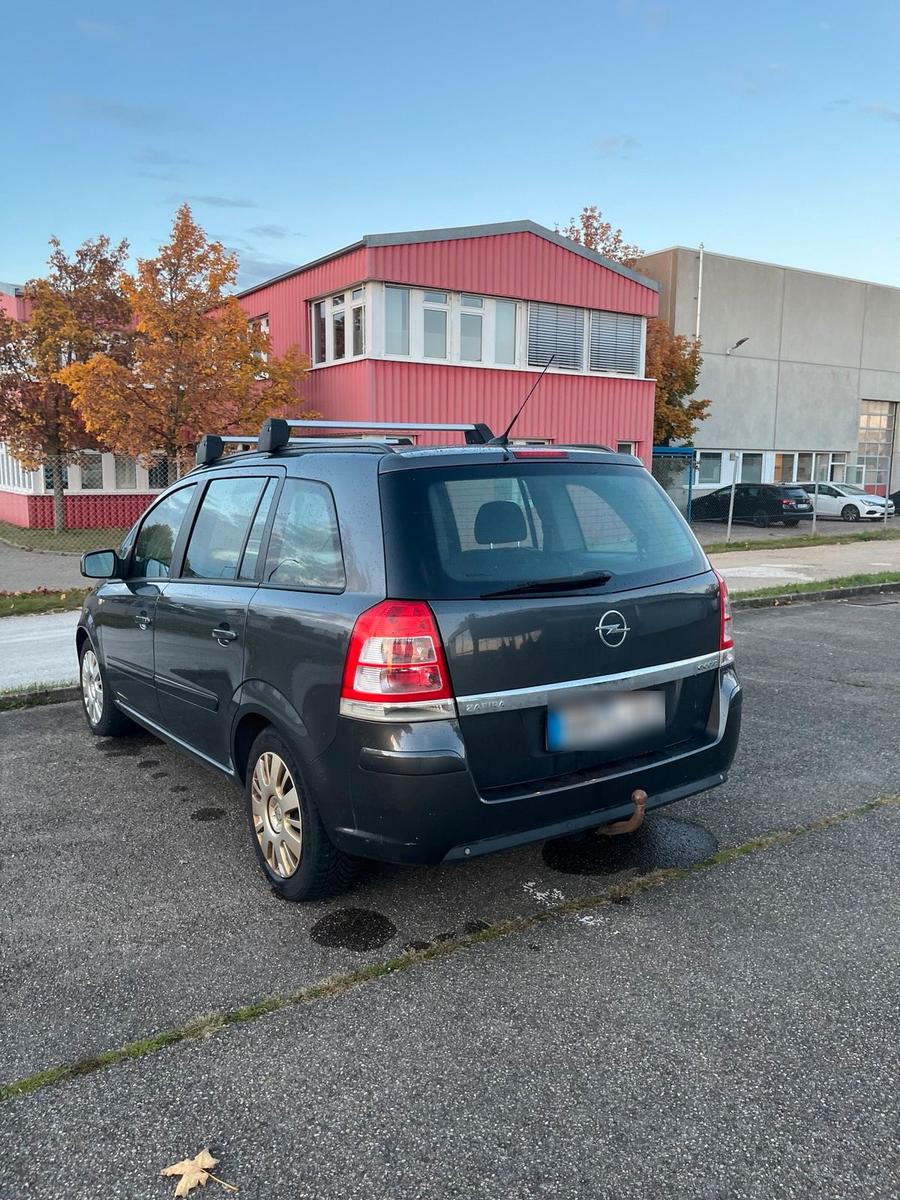 Opel Zafira 2012 — photo 6
