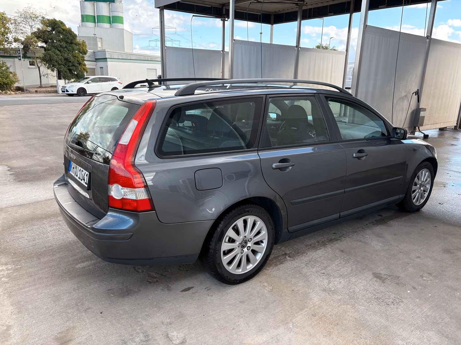 Volvo V50 2005 — engine 140 HP (103kW)