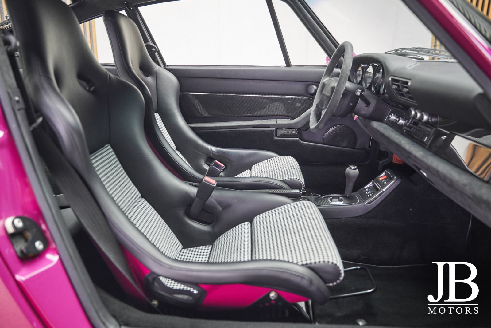 Fahrzeugabbildung Porsche 993 Carrera RS Optik Neuaufbau Recaro Carbon