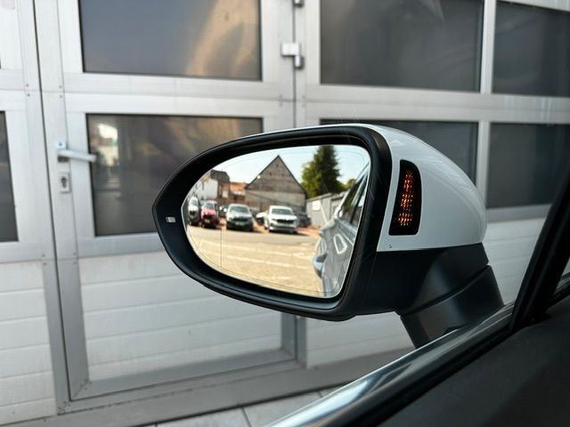 Passat Var R-Line TDi DSG PANO Standh Navi Matri