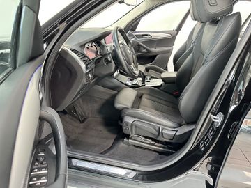 Fahrzeugabbildung BMW X3 xD20d xLine Alarm Panorama DisplKey M Sport