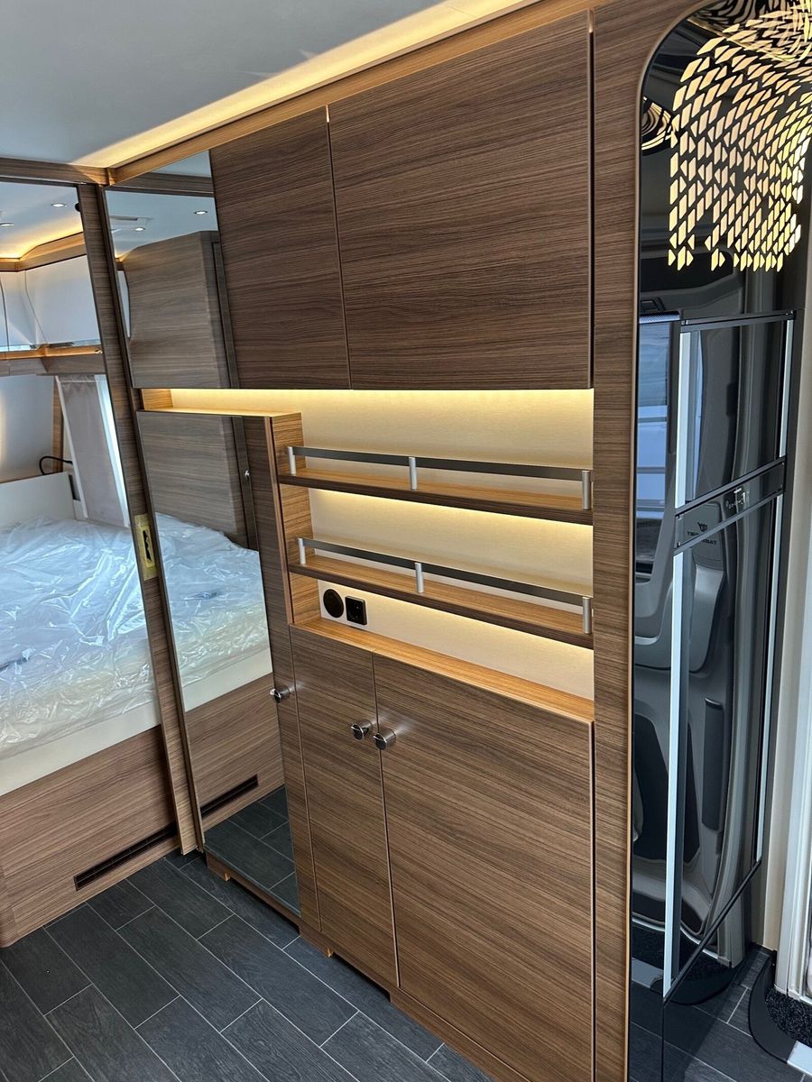 Fahrzeugabbildung Tabbert Puccini 560 TD 2.5 Rahmenfenster Markise