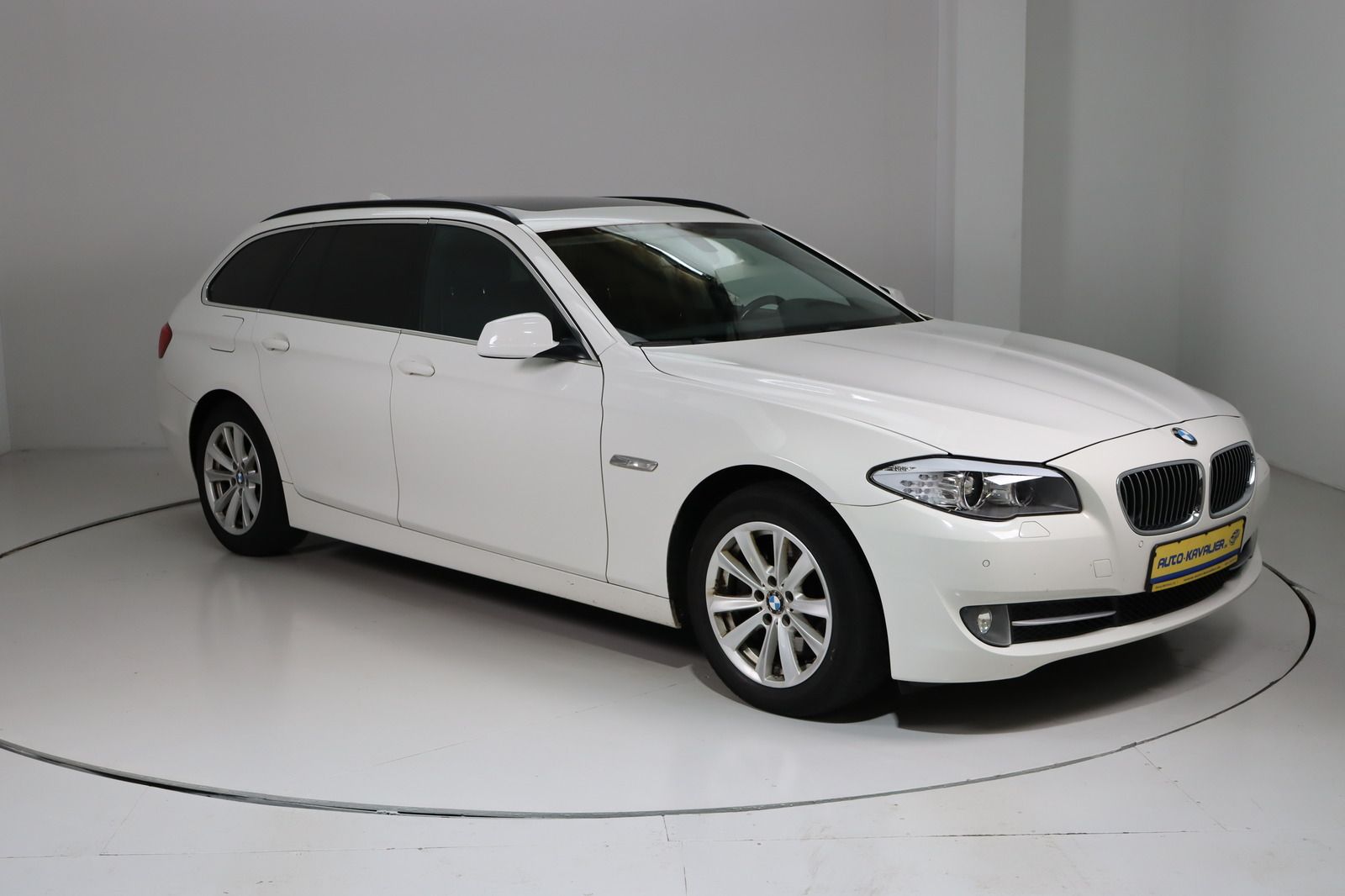 Fahrzeugabbildung BMW 530 d xDrive Touring Standhzg. * Panorama